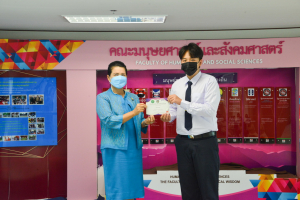มนส.จัดพิธีมอบรางวัลให้แก่ นศ.คณะมนุษยศาสตร์ฯ ประจำปีการศึกษา 2564