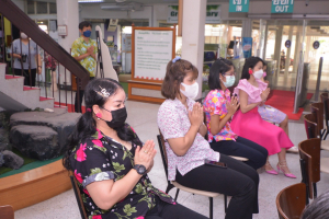 สำนักวิทยบริการฯ จัดพิธีทำบุญเนื่องในโอกาสประเพณีวันสงกรานต์