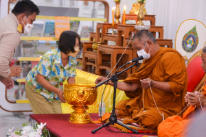 สำนักวิทยบริการฯ จัดพิธีทำบุญเนื่องในโอกาสประเพณีวันสงกรานต์