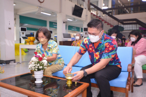 สำนักวิทยบริการฯ จัดพิธีทำบุญเนื่องในโอกาสประเพณีวันสงกรานต์