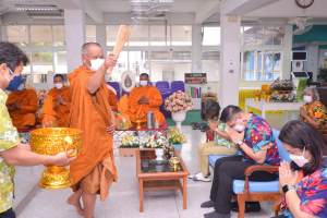 สำนักวิทยบริการฯ จัดพิธีทำบุญเนื่องในโอกาสประเพณีวันสงกรานต์