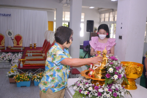 สำนักวิทยบริการฯ จัดพิธีทำบุญเนื่องในโอกาสประเพณีวันสงกรานต์