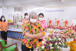 สำนักวิทยบริการฯ จัดพิธีทำบุญเนื่องในโอกาสประเพณีวันสงกรานต์