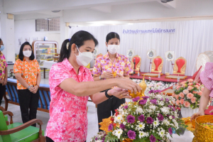 สำนักวิทยบริการฯ จัดพิธีทำบุญเนื่องในโอกาสประเพณีวันสงกรานต์