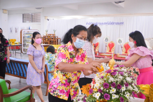 สำนักวิทยบริการฯ จัดพิธีทำบุญเนื่องในโอกาสประเพณีวันสงกรานต์