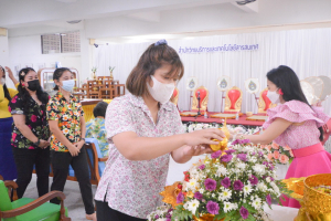 สำนักวิทยบริการฯ จัดพิธีทำบุญเนื่องในโอกาสประเพณีวันสงกรานต์