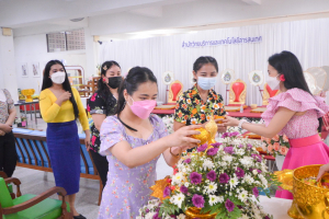 สำนักวิทยบริการฯ จัดพิธีทำบุญเนื่องในโอกาสประเพณีวันสงกรานต์