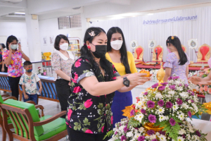 สำนักวิทยบริการฯ จัดพิธีทำบุญเนื่องในโอกาสประเพณีวันสงกรานต์