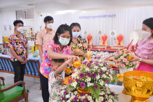 สำนักวิทยบริการฯ จัดพิธีทำบุญเนื่องในโอกาสประเพณีวันสงกรานต์