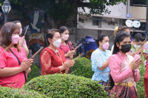 งานทำบุญกลางบ้าน สืบสานประเพณีสงกรานต์