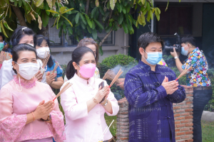 งานทำบุญกลางบ้าน สืบสานประเพณีสงกรานต์