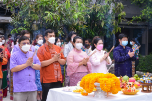 งานทำบุญกลางบ้าน สืบสานประเพณีสงกรานต์
