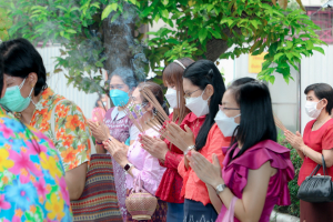 งานทำบุญกลางบ้าน สืบสานประเพณีสงกรานต์