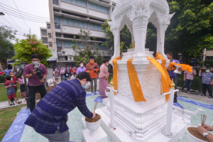 งานทำบุญกลางบ้าน สืบสานประเพณีสงกรานต์