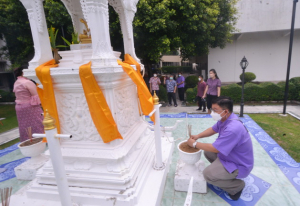 งานทำบุญกลางบ้าน สืบสานประเพณีสงกรานต์
