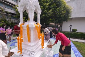 งานทำบุญกลางบ้าน สืบสานประเพณีสงกรานต์