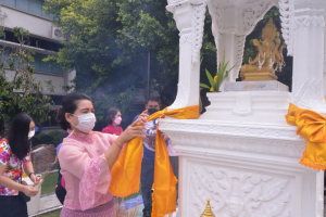 งานทำบุญกลางบ้าน สืบสานประเพณีสงกรานต์
