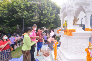 งานทำบุญกลางบ้าน สืบสานประเพณีสงกรานต์