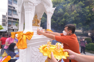 งานทำบุญกลางบ้าน สืบสานประเพณีสงกรานต์