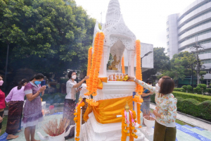 งานทำบุญกลางบ้าน สืบสานประเพณีสงกรานต์