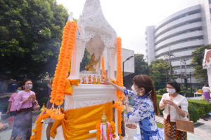 งานทำบุญกลางบ้าน สืบสานประเพณีสงกรานต์