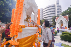 งานทำบุญกลางบ้าน สืบสานประเพณีสงกรานต์