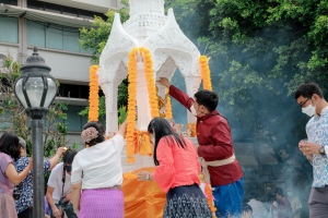งานทำบุญกลางบ้าน สืบสานประเพณีสงกรานต์
