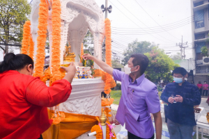 งานทำบุญกลางบ้าน สืบสานประเพณีสงกรานต์
