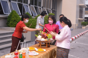 งานทำบุญกลางบ้าน สืบสานประเพณีสงกรานต์