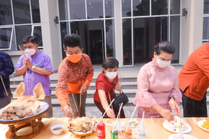 งานทำบุญกลางบ้าน สืบสานประเพณีสงกรานต์