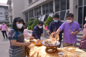 งานทำบุญกลางบ้าน สืบสานประเพณีสงกรานต์