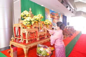 งานทำบุญกลางบ้าน สืบสานประเพณีสงกรานต์