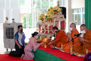 งานทำบุญกลางบ้าน สืบสานประเพณีสงกรานต์