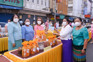มรท.ร่วมพิธีทำบุญตักบาตรประเพณีวันสงกรานต์ ประจำปี 2565