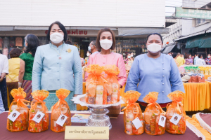 มรท.ร่วมพิธีทำบุญตักบาตรประเพณีวันสงกรานต์ ประจำปี 2565