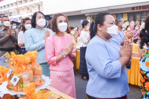 มรท.ร่วมพิธีทำบุญตักบาตรประเพณีวันสงกรานต์ ประจำปี 2565