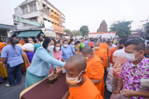 มรท.ร่วมพิธีทำบุญตักบาตรประเพณีวันสงกรานต์ ประจำปี 2565