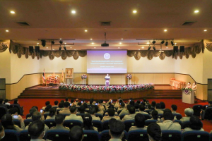 รักษาราชการแทนอธิการบดี มรท.รับรางวัลข้าราชการพลเรือนดีเด่น