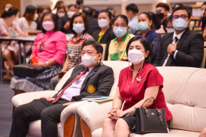 มรท.จัดพิธีมอบสื่อการจัดการเรียนการสอน ในโครงการยกระดับการเรียนรู้ในโรงเรียนเครือข่ายขนาดเล็ก จังหวัดลพบุรี สระบุรี และสิงห์บุรี พร้อมอบรมครูเรื่องการใช้สื่อสำหรับการเรียนการสอน