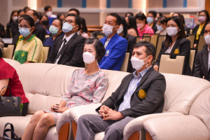 มรท.จัดพิธีมอบสื่อการจัดการเรียนการสอน ในโครงการยกระดับการเรียนรู้ในโรงเรียนเครือข่ายขนาดเล็ก จังหวัดลพบุรี สระบุรี และสิงห์บุรี พร้อมอบรมครูเรื่องการใช้สื่อสำหรับการเรียนการสอน