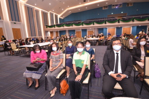 มรท.จัดพิธีมอบสื่อการจัดการเรียนการสอน ในโครงการยกระดับการเรียนรู้ในโรงเรียนเครือข่ายขนาดเล็ก จังหวัดลพบุรี สระบุรี และสิงห์บุรี พร้อมอบรมครูเรื่องการใช้สื่อสำหรับการเรียนการสอน