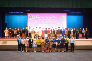 มรท.จัดพิธีมอบสื่อการจัดการเรียนการสอน ในโครงการยกระดับการเรียนรู้ในโรงเรียนเครือข่ายขนาดเล็ก จังหวัดลพบุรี สระบุรี และสิงห์บุรี พร้อมอบรมครูเรื่องการใช้สื่อสำหรับการเรียนการสอน