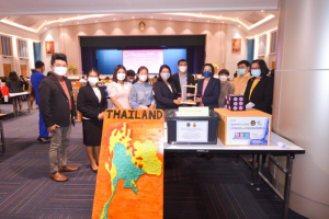 มรท.จัดพิธีมอบสื่อการจัดการเรียนการสอน ในโครงการยกระดับการเรียนรู้ในโรงเรียนเครือข่ายขนาดเล็ก จังหวัดลพบุรี สระบุรี และสิงห์บุรี พร้อมอบรมครูเรื่องการใช้สื่อสำหรับการเรียนการสอน