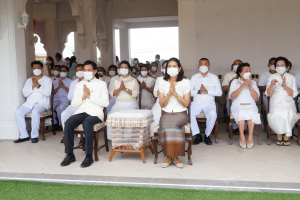 รักษาราชการแทนอธิการบดีนำทีมผู้บริหาร มรท. ร่วมพิธีอัญเชิญพระพุทธเจ้าน้อยขึ้นประดิษฐาน ณ พุทธสถานลพบุรีศรีสุวรรณภูมิ เพื่อถวายเป็นพุทธบูชาเนื่องในวันวิสาขบูชาโลก