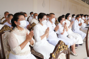 รักษาราชการแทนอธิการบดีนำทีมผู้บริหาร มรท. ร่วมพิธีอัญเชิญพระพุทธเจ้าน้อยขึ้นประดิษฐาน ณ พุทธสถานลพบุรีศรีสุวรรณภูมิ เพื่อถวายเป็นพุทธบูชาเนื่องในวันวิสาขบูชาโลก