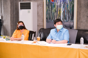 รักษาราชการแทนอธิการบดี พร้อมด้วยคณะผู้บริหาร ประชุมร่วมกับ ผู้บริหารและบุคลากรสำนักศิลปะและวัฒนธรรม