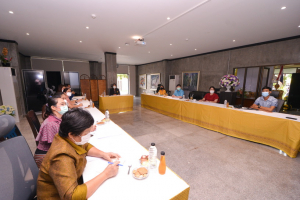 รักษาราชการแทนอธิการบดี พร้อมด้วยคณะผู้บริหาร ประชุมร่วมกับ ผู้บริหารและบุคลากรสำนักศิลปะและวัฒนธรรม