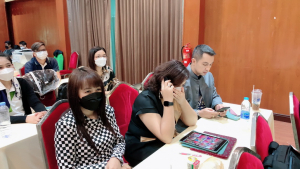 รักษาราชการแทนอธิการบดี มรท. นำผู้แทนสาขาวิชาและผู้แทนบุคลากร ร่วมทำหลักสูตรระยะสั้นเพื่อการเรียนรู้ตลอดชีวิต
