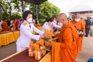 รักษาราชการแทนอธิการบดี มรท. และ คณบดี มนส. ร่วมพิธีวันเฉลิมพระชนมพรรษาสมเด็จพระนางเจ้าฯ พระบรมราชินี