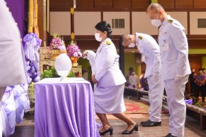 รักษาราชการแทนอธิการบดี มรท. และ คณบดี มนส. ร่วมพิธีวันเฉลิมพระชนมพรรษาสมเด็จพระนางเจ้าฯ พระบรมราชินี